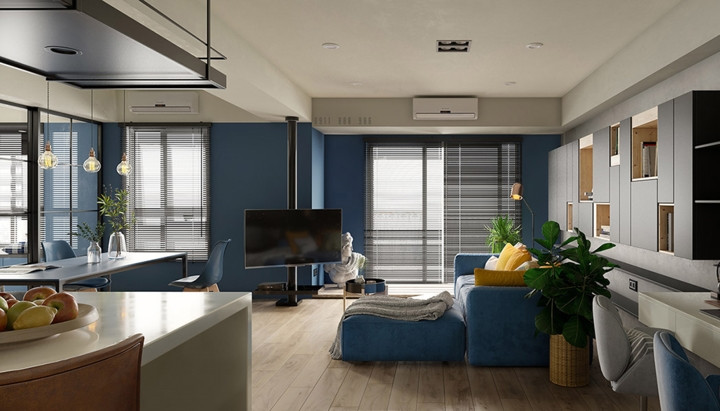 Nhờ màu xanh dương mà những người sống trong căn hộ luôn cảm thấy yên tĩnh và an yên mỗi khi trở về tổ ấm. Nhờ màu xanh dương mà những người sống trong căn hộ luôn cảm thấy yên tĩnh và an yên mỗi khi trở về tổ ấm.