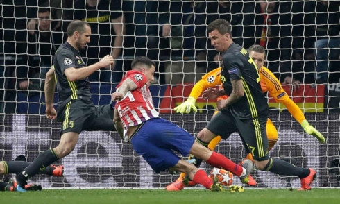 Jose Gimenez mở tỷ số cho Atletico Madrid. (Ảnh: Getty) Jose Gimenez mở tỷ số cho Atletico Madrid. (Ảnh: Getty)