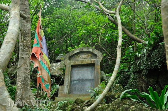 Tại đây lưu lại truyền thuyết về tình yêu của hoàng tử Trọng Hải và công chúa Thủy Tiên.