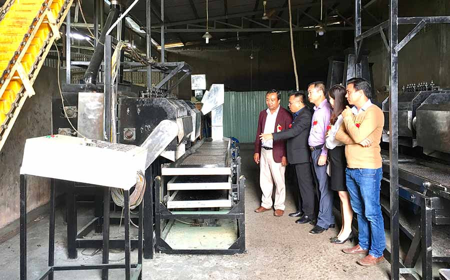  Dây chuyền sản xuất hạt điều rang củi của Công ty cổ phần Hạt điều Hải Bình Gia Lai. Ảnh: H.D