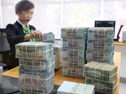 Nhiều ngân hàng tăng mạnh lãi suất tiền gửi sau Tết. (Ảnh minh họa: KT)