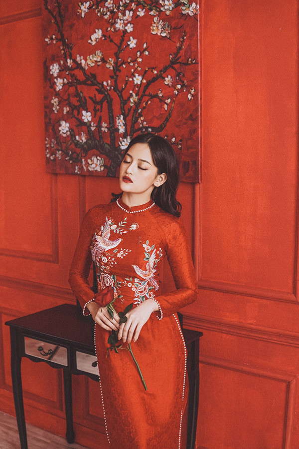 Bộ ảnh đánh dấu một năm khá thành công của cô trong sự nghiệp diễn xuất. Sau khi vai phản diện trong Cả một đời ân oán gây 