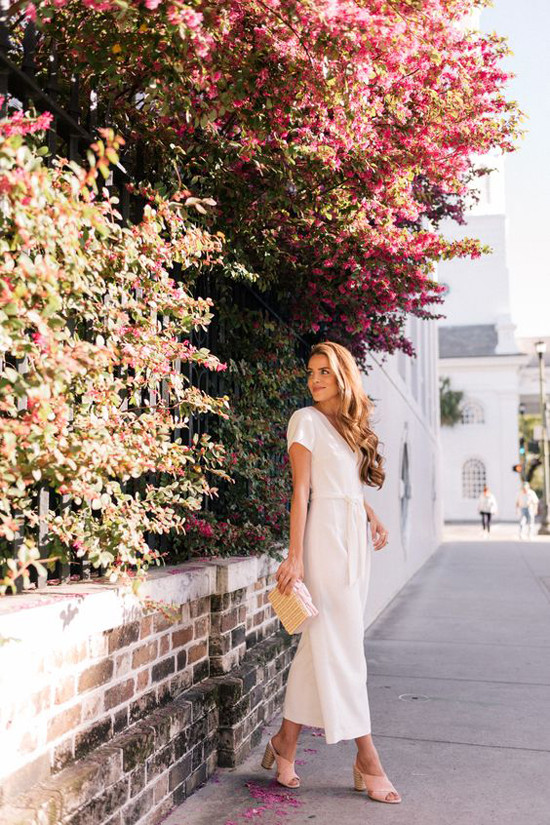 Trang phục trên tông màu thanh nhã, đi kèm chất liệu thoáng mát luôn được phái đẹp yêu thích vào mùa nắng nóng. Trang phục trên tông màu thanh nhã, đi kèm chất liệu thoáng mát luôn được phái đẹp yêu thích vào mùa nắng nóng.