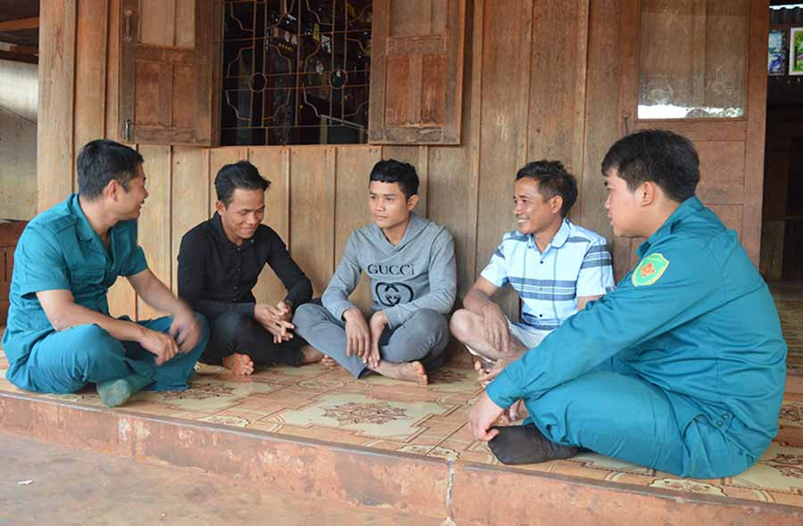  Động viên thanh niên yên tâm lên đường thực hiện nghĩa vụ quân sự. Ảnh: P.D