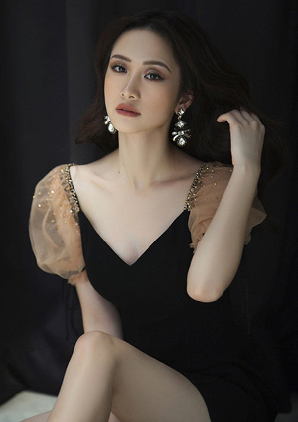 Vẻ đẹp mong manh nhưng không kém phần gợi cảm của Jun Vũ được nhiều nhà thiết kế trong nước yêu thích. Cô liên tục xuất hiện trong các chiến dịch quảng cáo bộ sưu tập thời trang mới.