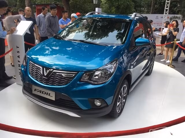  Hiện chiếc VinFast Fadil có giá niêm yết vào tháng 2.2019 là 359 triệu VNĐ. 