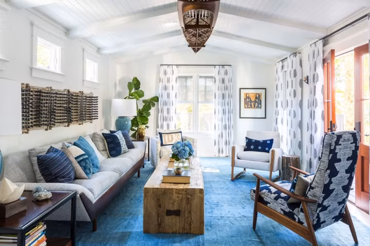 Việc sử dụng cùng một tông màu cũng khiến cho không gian có tính thẩm mỹ cao mà vẫn thanh lịch. Việc sử dụng cùng một tông màu cũng khiến cho không gian có tính thẩm mỹ cao mà vẫn thanh lịch.