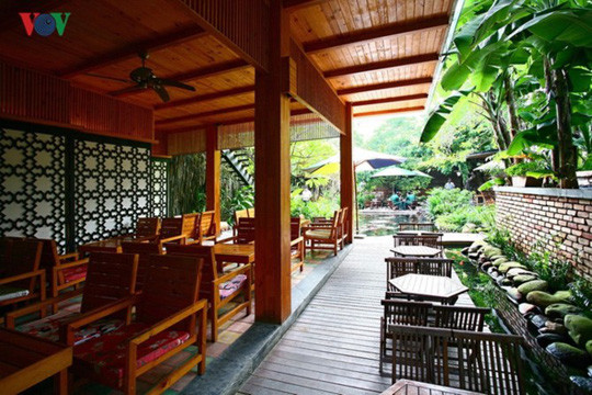  Không gian nội thất và ngoại thất hoà vào nhau tạo nên sự khoáng đạt.