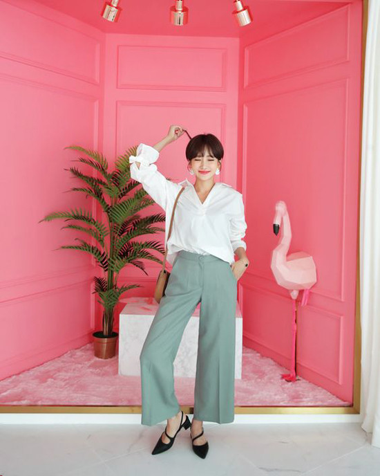  Các mẫu quần ống suông không chỉ mang lại sự thoải mái cho người sử dụng, còn là 'công cụ' giúp phái đẹp tôn chiều cao một cách đáng kể.