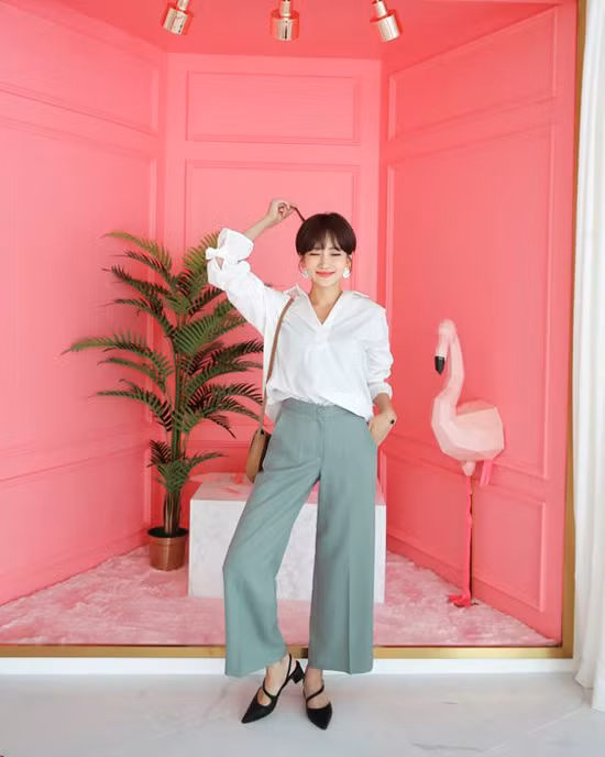  Các mẫu quần ống suông không chỉ mang lại sự thoải mái cho người sử dụng, còn là 'công cụ' giúp phái đẹp tôn chiều cao một cách đáng kể.