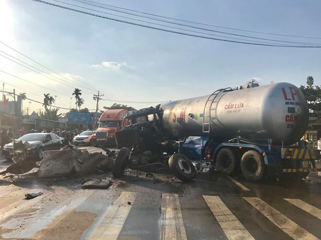 Hiện trường vụ tai nạn.  Hiện trường vụ tai nạn.