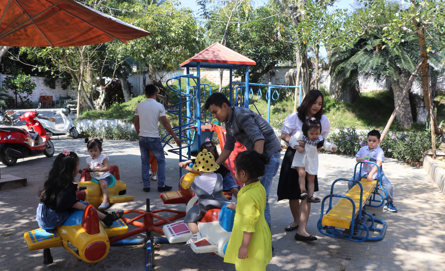 Khu vui chơi giải trí ở thị xã An Khê luôn tất bật người ra vào. Ảnh: Ngọc Minh