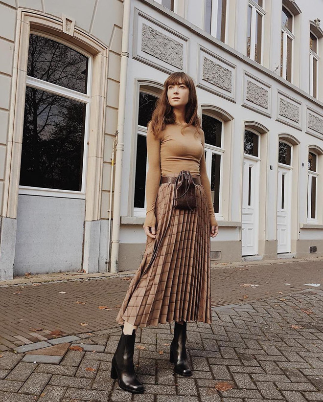 Không có gì lãng mạn hơn bằng việc hai bạn mặc đồ thật đẹp, hẹn nhau ở nhà hàng sang trọng, ăn tối bên những ngọn nến lung linh và trao cho nhau những lời nói ngọt ngào. Ảnh: @marcelfloruss, @modedamour.