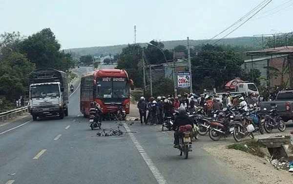  Hiện trường vụ tai nạn khiến người đàn ông tử vong tại chỗ - Ảnh: Tiến Nhuệ