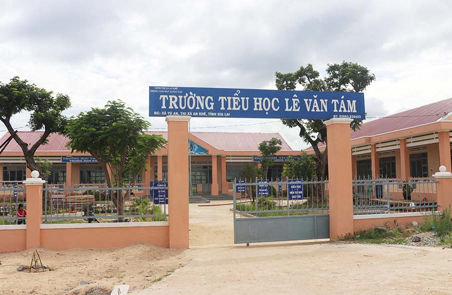Điểm trường khang trang, tạo điều kiện thuận lợi cho việc đi lại, học tập của học sinh ba làng được thuận lợi hơn. Ảnh: Ngọc Minh Điểm trường khang trang, tạo điều kiện thuận lợi cho việc đi lại, học tập của học sinh ba làng được thuận lợi hơn. Ảnh: Ngọc Minh