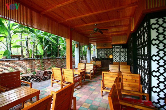 Đây là một không gian chỉn chu, lịch sự với chất liệu chủ đạo là gỗ.