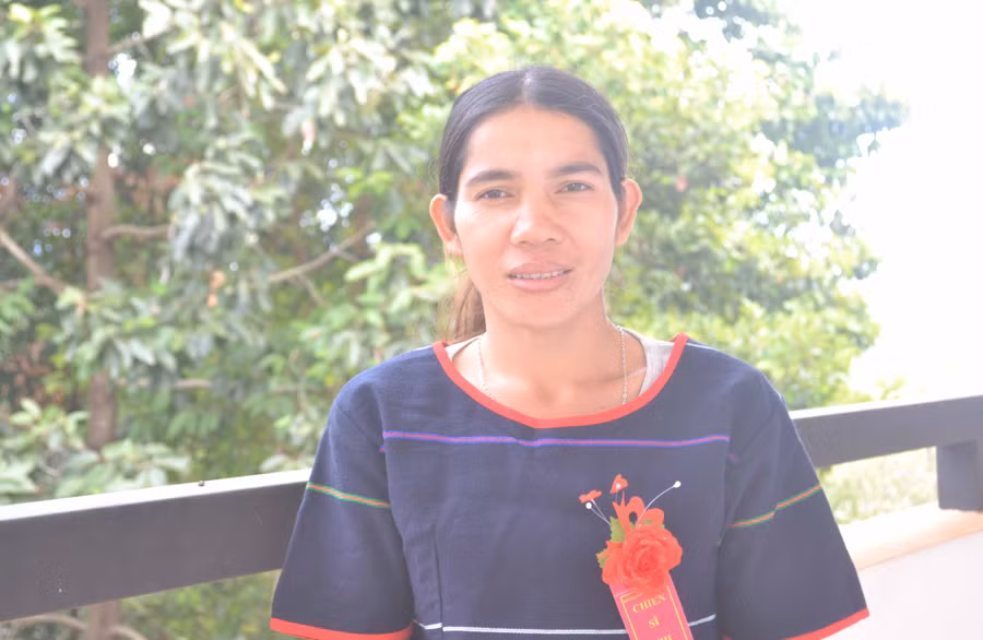  Chị Rơ Mah H' Át-công nhân cao su của Đội 3, Công ty 715, Binh đoàn 15. Ảnh: Hoàng Minh