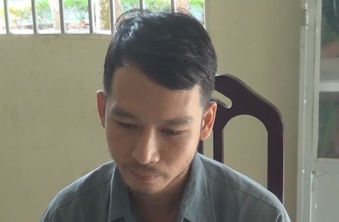 Tuấn tại cơ quan Công an.