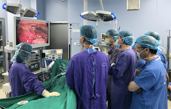  Ekip bác sĩ BV 108 cùng GS Kazuhiko Yamada phẫu thuật cho bệnh nhân