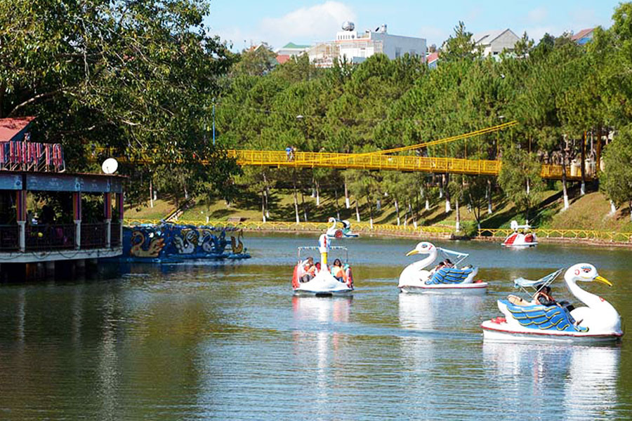 Công viên Diên Hồng cũng thu hút đông đảo du khách đến tham quan. (Ảnh nguồn internet)