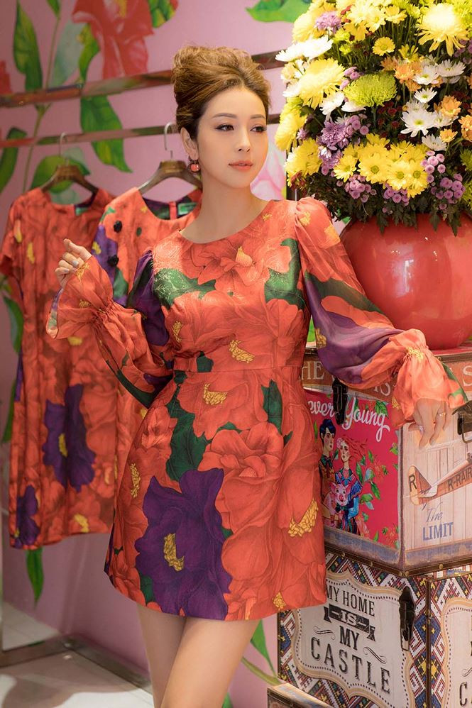 Khi về Việt Nam chơi dịp hè, bé Bảo Nam rất quấn quýt bố dượng.Con trai riêng của Jennifer Phạm luôn vui vẻ bên bố dượng và em cùng mẹ khác cha.  Khi về Việt Nam chơi dịp hè, bé Bảo Nam rất quấn quýt bố dượng.Con trai riêng của Jennifer Phạm luôn vui vẻ bên bố dượng và em cùng mẹ khác cha.