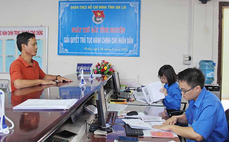  Ngày thứ bảy tình nguyện giải quyết thủ tục hành chính tại Sở Tư pháp. Ảnh: P.L