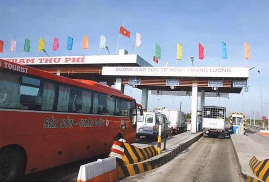 Không chỉ là những dấu hiệu sai phạm về chỉ định thầu, việc tính nhầm thời gian thu phí đến cách tính tổng mức đầu tư…mà cả gian lận trong báo cáo thu phí.