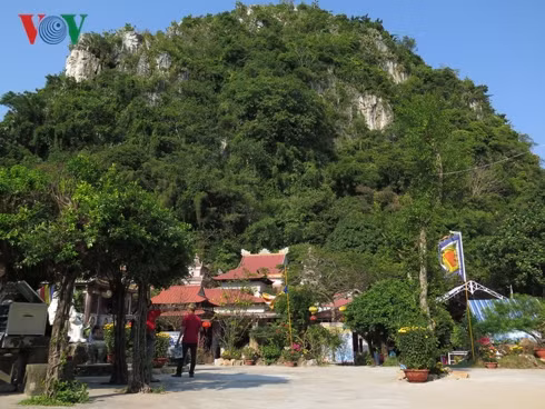 Chùa Quán Thế Âm - Ngũ Hành Sơn là điểm hành hương của phật tử và du khách.