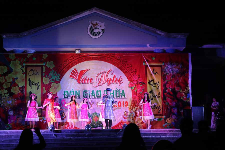 Chương trình văn nghệ chào đón Giao thừa Xuân Kỷ Hợi 2019 tại thị xã An Khê. Ảnh: Ngọc Minh