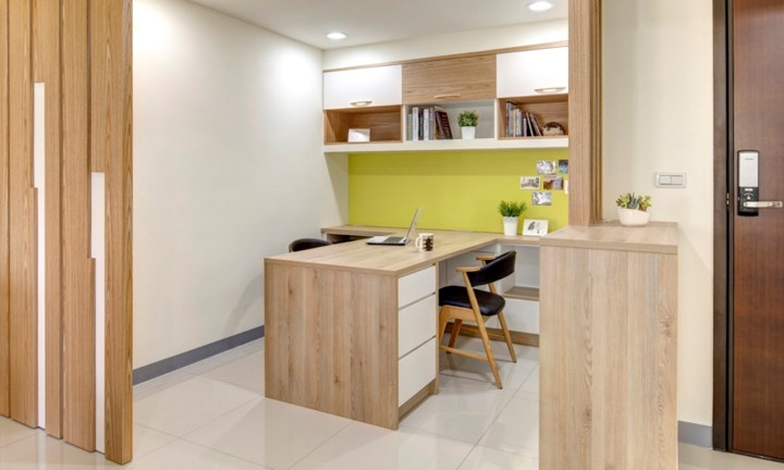 Mảng tường màu xanh xóa tan cảm giác nhàm chán cho khu vực làm việc. Mảng tường màu xanh xóa tan cảm giác nhàm chán cho khu vực làm việc.