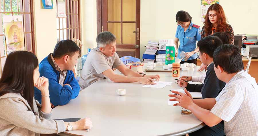 Đoàn kiểm tra làm việc tại Sở Giao thông-Vận tải. Ảnh: N.S