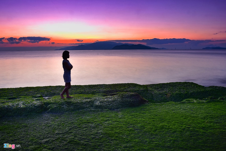 Góc khác ở thời điểm mặt trời bắt đầu ló dạng, báo hiệu một ngày mới ở Nha Trang.