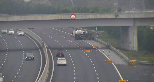 Vụ tai nạn trên cao tốc Hà Nôi-Hải Phòng khiến 5 người bị thương