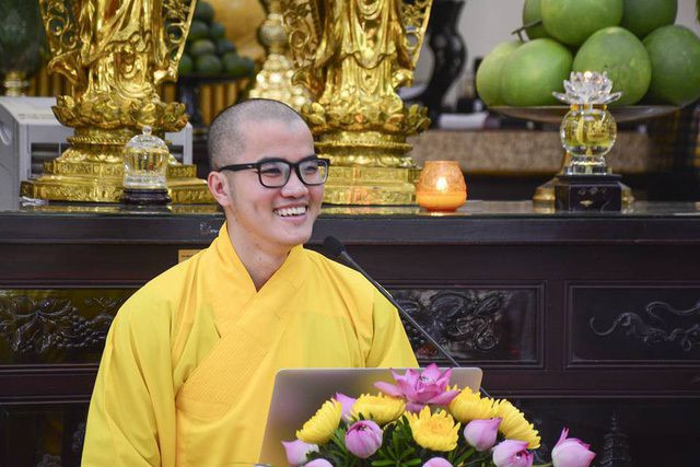  Sư thầy Thích Tâm Tiến đang tu tại chùa Hoằng Pháp, TP.HCM vừa giành học bổng thạc sĩ từ ĐH Harvard và ĐH Yale (Hoa Kỳ).