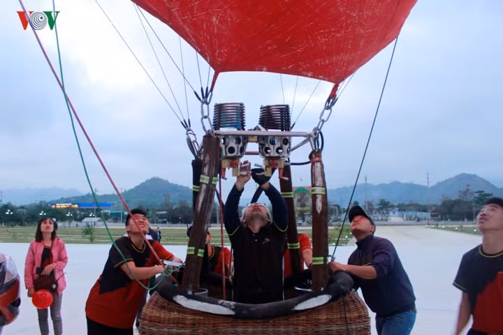  Công tác chuẩn bị của các đội để cho những chuyến bay.