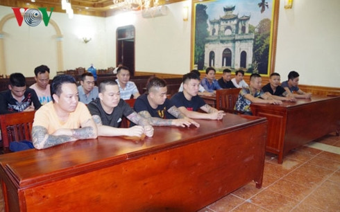 15 đối tượng tham gia đánh bạc bị bắt giữ thường trú tại các tỉnh Hải Dương, Hưng Yên và Quảng Ninh 15 đối tượng tham gia đánh bạc bị bắt giữ thường trú tại các tỉnh Hải Dương, Hưng Yên và Quảng Ninh