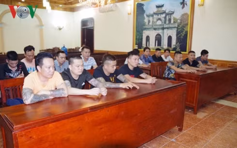 15 đối tượng tham gia đánh bạc bị bắt giữ thường trú tại các tỉnh Hải Dương, Hưng Yên và Quảng Ninh