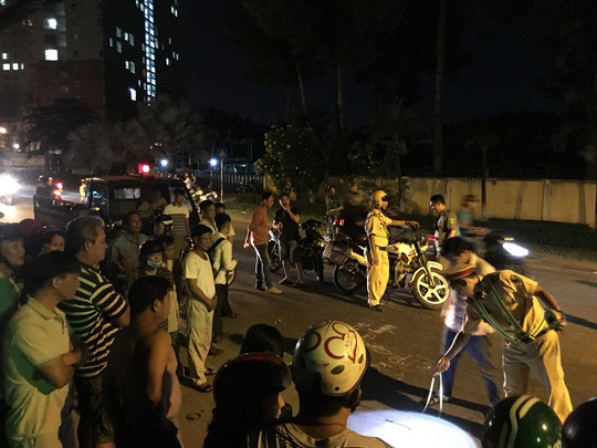 Lực lượng chức năng có mặt khám nghiệm hiện trường vụ tai nạn