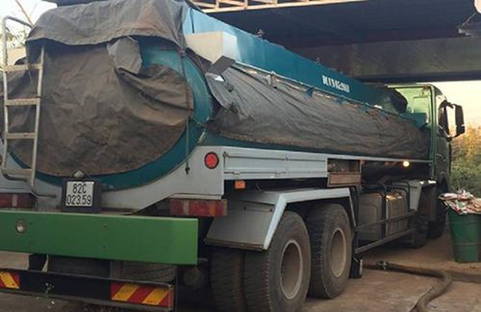 Xe bồn chở xăng không rõ nguồn gốc Xe bồn chở xăng không rõ nguồn gốc