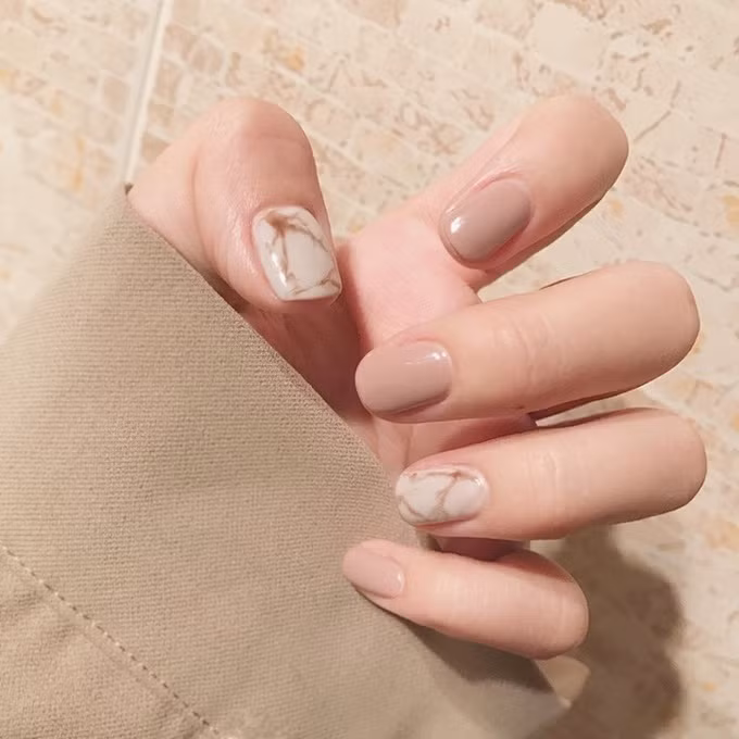  Là một cung Đất điềm đạm và dễ thích ứng, Xử Nữ cực kì hợp với các gam màu xám, nâu trầm hay các tông màu pastel pha trộn với màu đất.