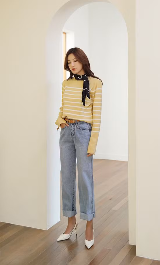 Quần jeans mix cùng áo thun luôn là cặp đôi hoàn hảo và khiến người mặc có được sự trẻ trung, năng động.