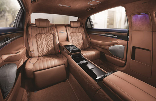 Khoang hành khách VIP trên Genesis G90 Limousine 2020
