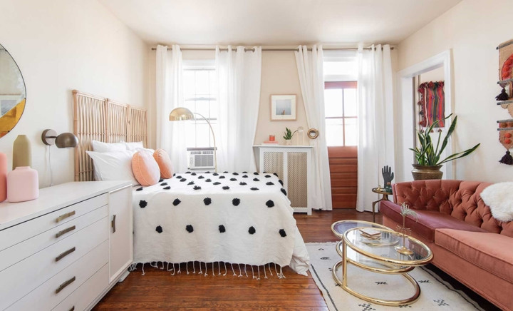 Với những cô nàng còn độc thân thì việc kết hợp không gian phòng ngủ và nơi thư giãn là một ý tưởng tiết kiệm thông minh. Với những cô nàng còn độc thân thì việc kết hợp không gian phòng ngủ và nơi thư giãn là một ý tưởng tiết kiệm thông minh.