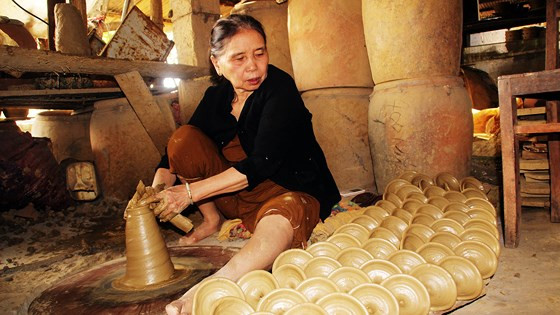  “Phù thủy” làng gốm Võ Thị Lợi với hơn 60 năm gắn bó cùng nghề
