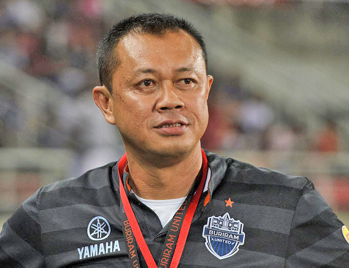  Newin Chidchob luôn xuất hiện với trang phục của Buriram United. Ảnh: Buriram Times.