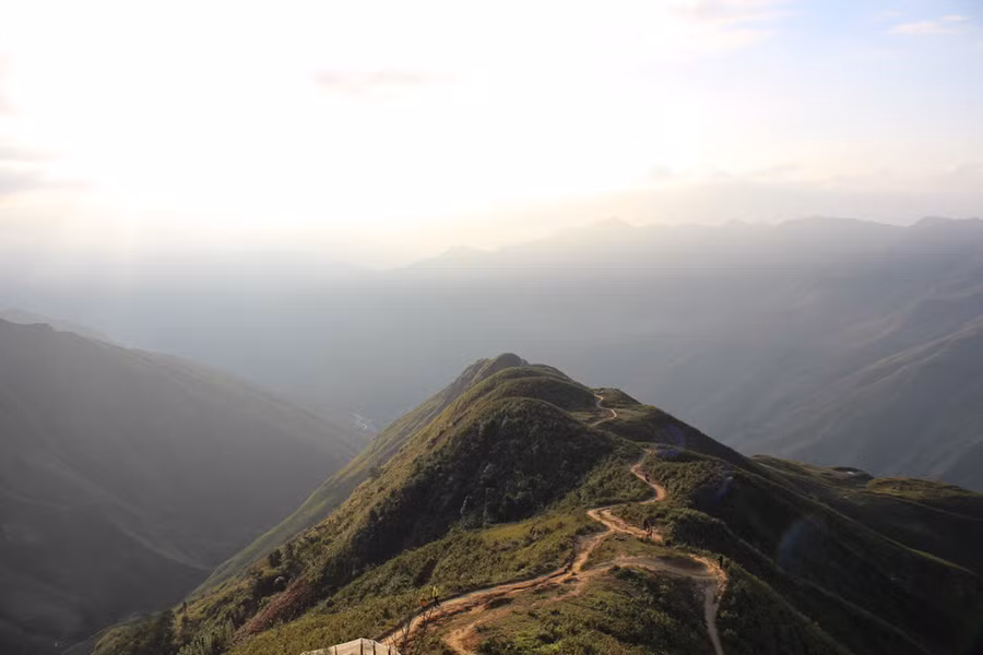 Sống lưng khủng long – điểm thu hút giới trẻ đến săn mây