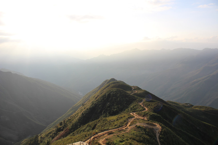 Sống lưng khủng long – điểm thu hút giới trẻ đến săn mây