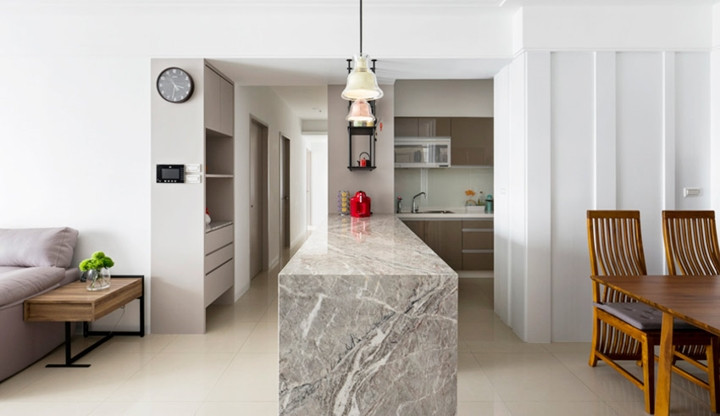 Bếp hình chữ L cho phép chủ sở hữu có không gian nấu nướng hoàn chỉnh hơn, có thêm khả năng lưu trữ các thiết bị điện và dây điện, giấu nó khi không sử dụng, tăng không gian lưu trữ và tính thẩm mỹ tổng thể. Bếp hình chữ L cho phép chủ sở hữu có không gian nấu nướng hoàn chỉnh hơn, có thêm khả năng lưu trữ các thiết bị điện và dây điện, giấu nó khi không sử dụng, tăng không gian lưu trữ và tính thẩm mỹ tổng thể.