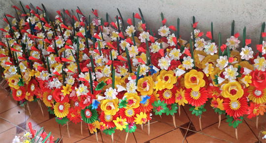 Hoa giấy hoàn chỉnh để đưa ra chợ bán  Hoa giấy hoàn chỉnh để đưa ra chợ bán