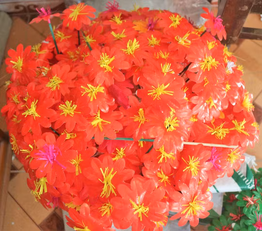  Hoa giấy Thanh Tiên được mô phỏng theo những loài hoa thật như: hoa hồng, hoa thủy tiên, hoa lan, hoa mai…